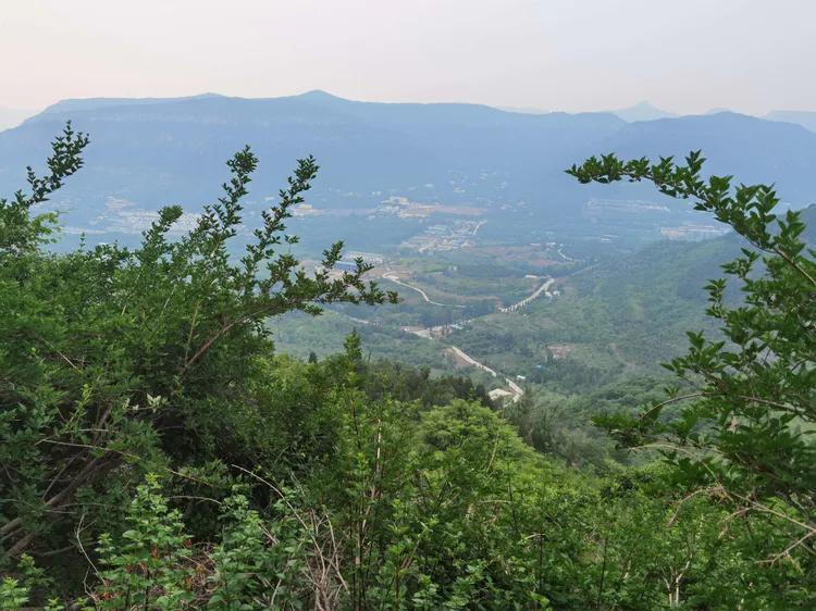 济南灵岩大佛山景区,济南灵岩寺大佛风景区