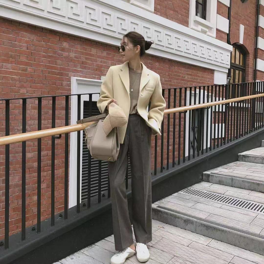 小脚裤已经过时了，跟着三木穿“奶奶裤”，专治胯宽腿粗