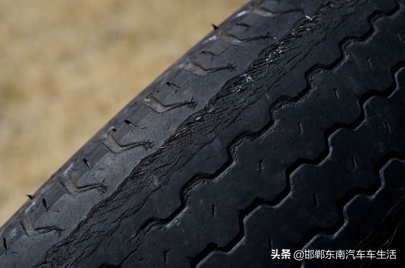 轮胎裂纹有什么补救方法,轮胎各种危险裂纹