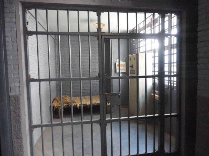 取保候审必须等到一年才能撤销吗,取保候审时间超过一年是什么情况