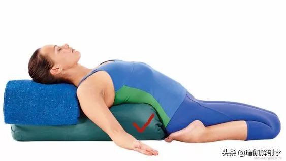 腰疼仰卧时更疼怎么回事,瑜伽体式英雄卧为什么腰会痛