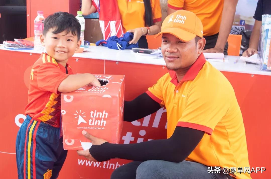 丁丁参加采访,丁丁采访