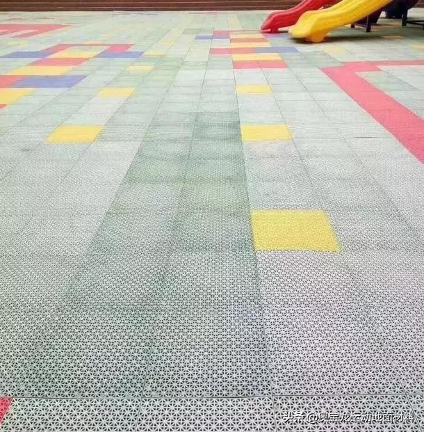 悬浮式拼装运动地板褪色厉害是否正常，如何处理？