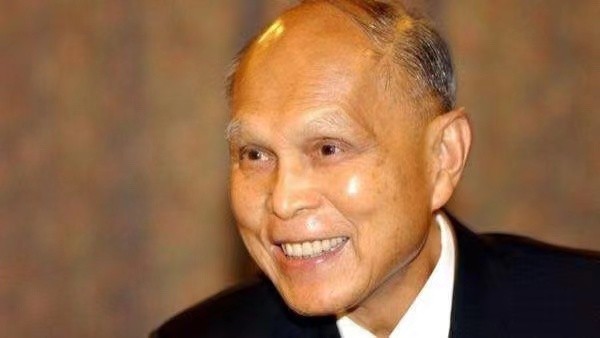 霍英东：冒死运战资，曾是申奥功臣，豪掷40亿开发不毛之地