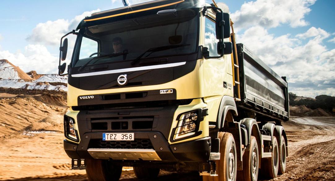 为啥美国重卡的排气向上设计，而国内重卡是朝下的呢？