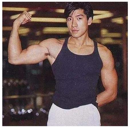 乌鸦哥张耀扬从年轻到现在变化,乌鸦哥张耀扬面容老态