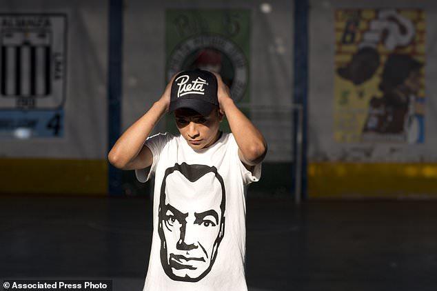 监狱加工衣服,监狱犯人做的衣服