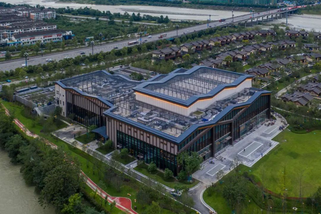 等了好久，这家酒店终于开了，全是别墅房