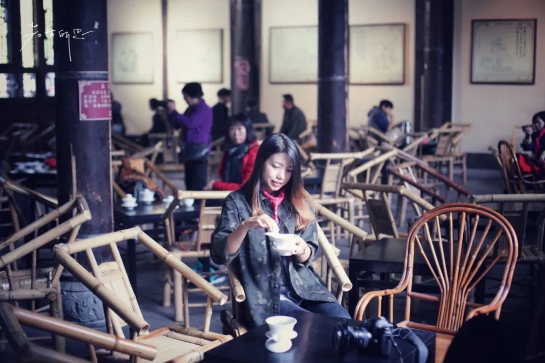 宽窄巷子成都休闲慢生活好去处,夜游成都宽窄巷子茶馆