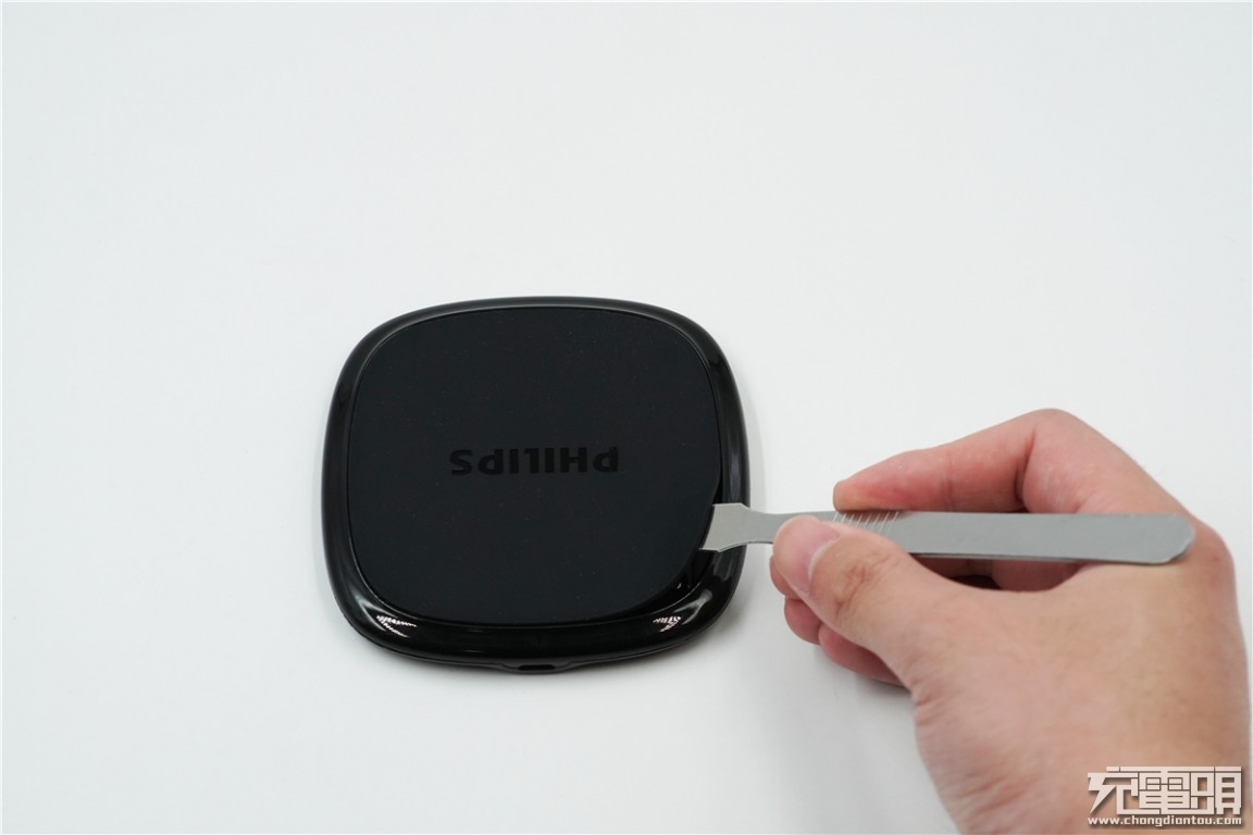 飞利浦到底有没有插排,飞利浦无线车充测评