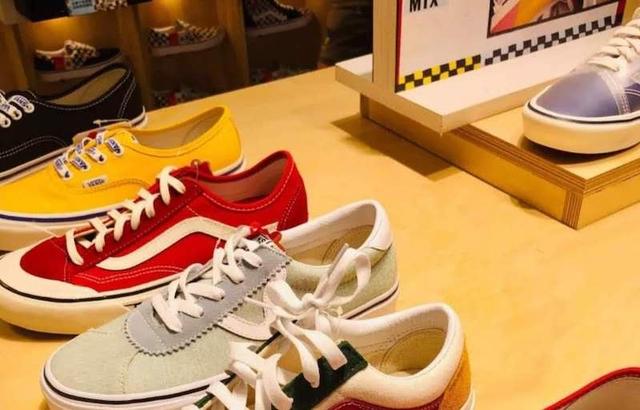 Vans要走小众高端路线?消费者:能不能先解决开胶磨脚的问题