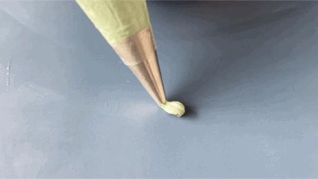 没有裱花袋裱花嘴泡芙奶油怎么挤,奶油裱花嘴怎么自做