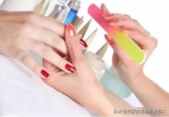 美甲师美甲时注意事项,美甲师怎么卸除甲片