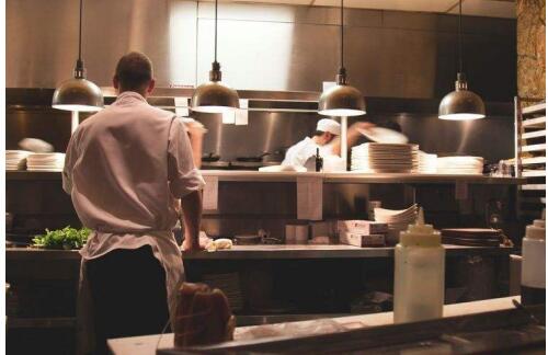 创业10年,聚集4万学员,“味逾新餐学院”获得千万级融资