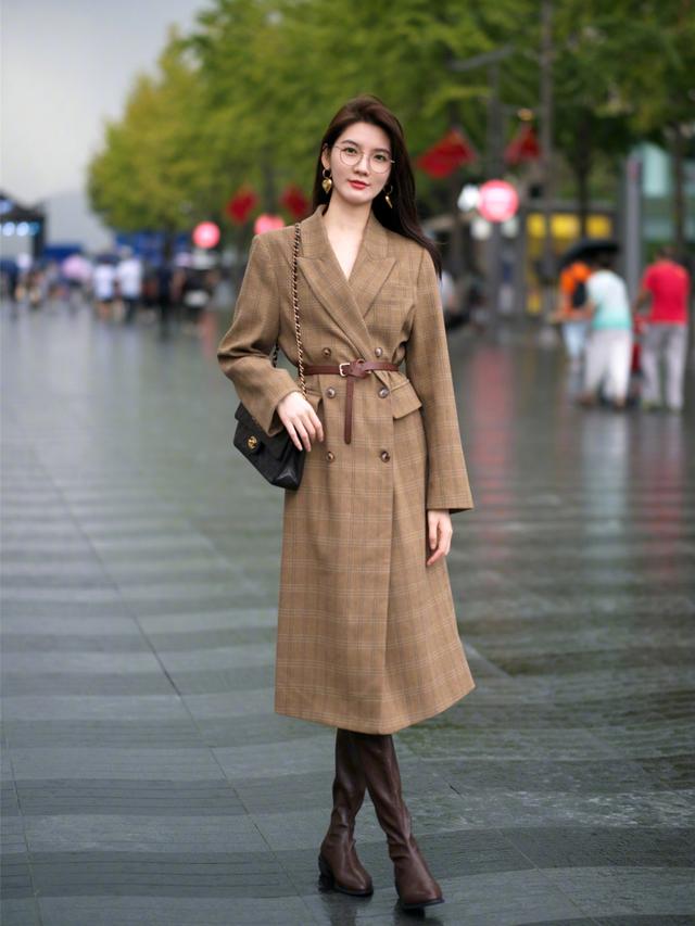 什么款短靴配长大衣好看,长靴小个子显高显瘦穿搭