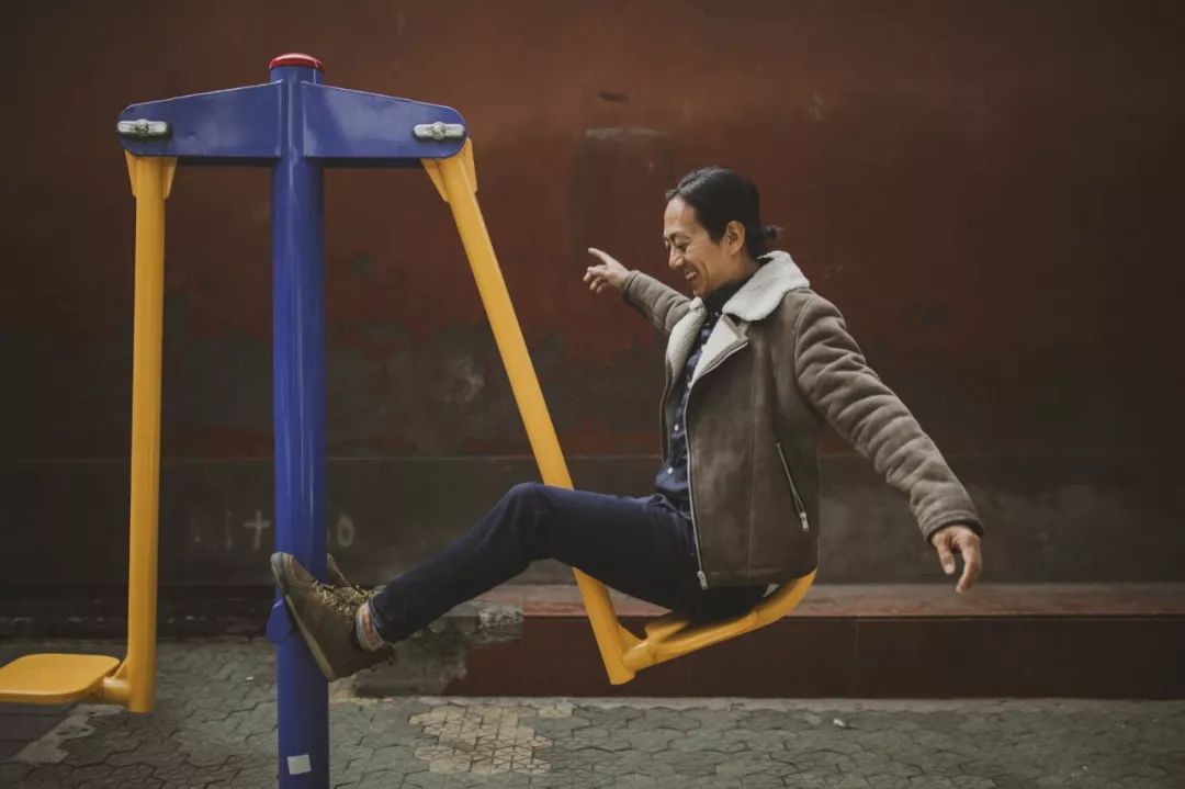 搭车去柏林纪录片行者,骑摩托车跑尸骨之路