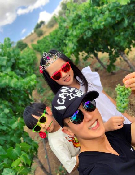 吴尊晒度假照,吴尊neinei名场面暖心相处