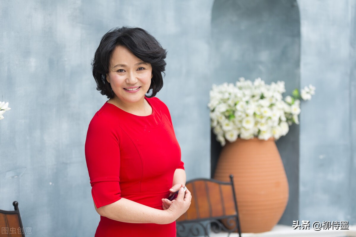 适合中老年女性拍照姿势,中老年摄影入门轻松拍出好照片