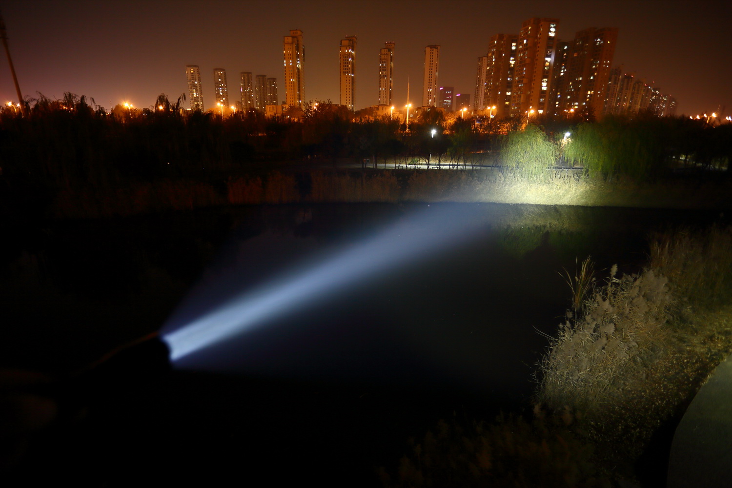 回归操作本质FENIXTK11TAC机械双模式战术电筒评测