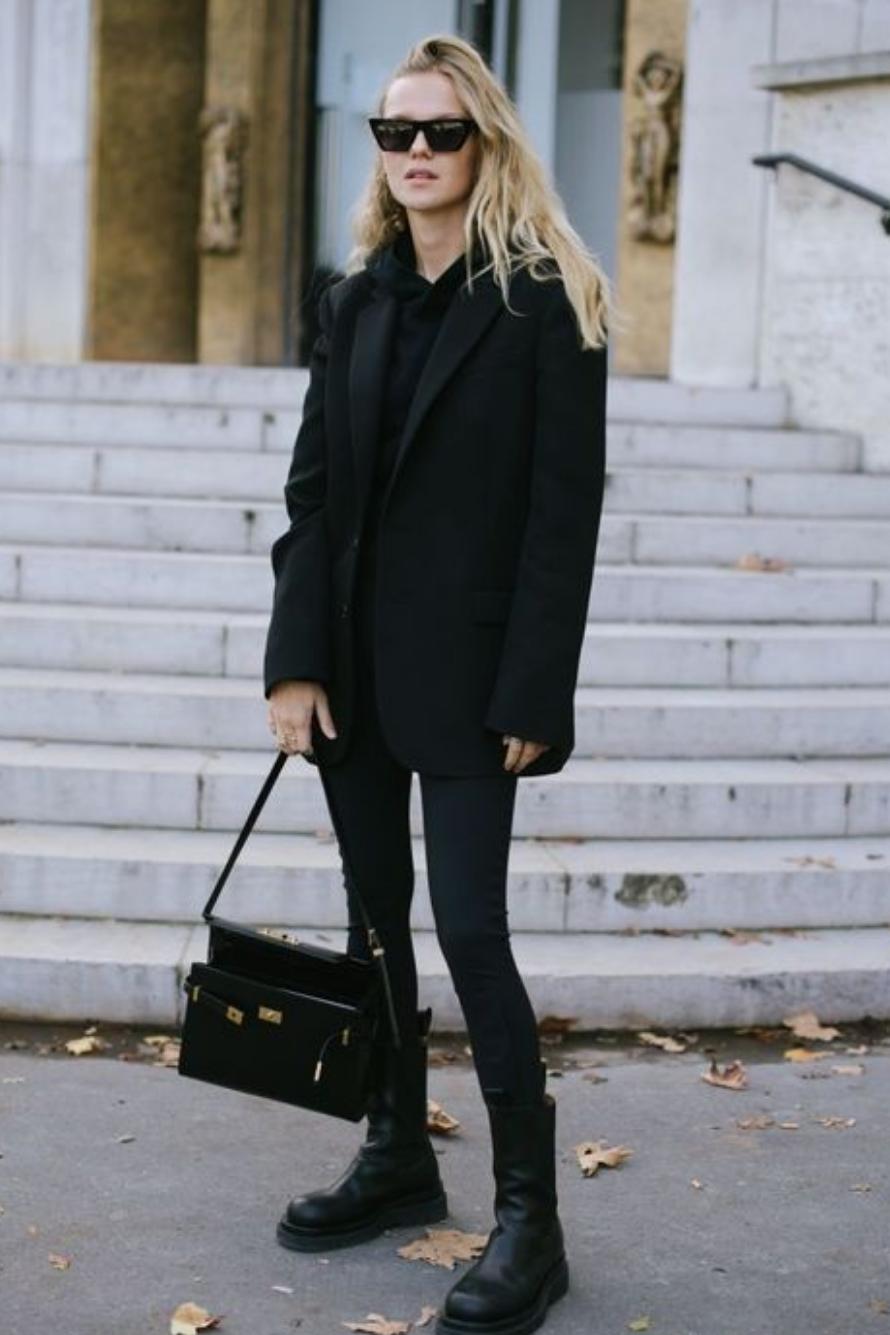 冬季显瘦裤子配靴子,现在还流行打底裤配靴子吗