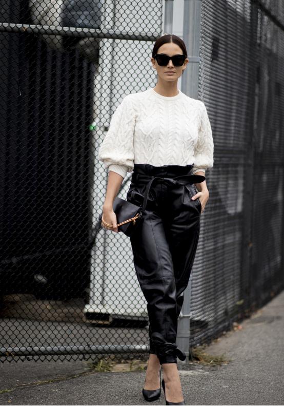 今年流行的纸袋裤怎么穿,新款流行好看显瘦百搭裤