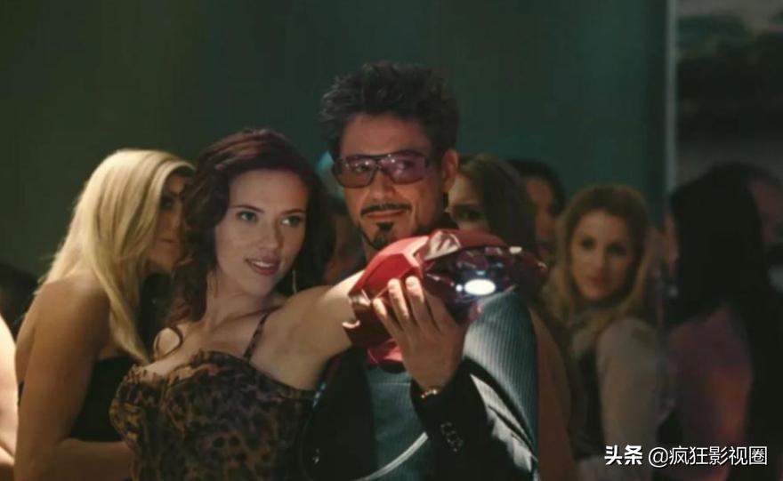 海王、光头郭达、巨石,好莱坞3大“吸金机器”,现实中娶了谁?