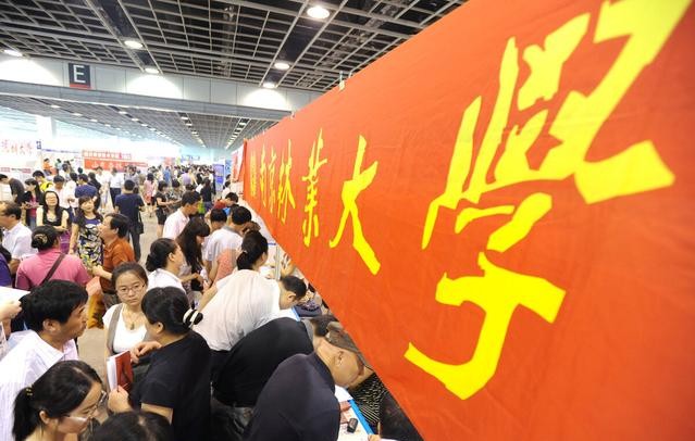 二本院校老师的非典型调查报告:“二本”学生=“二流”生活?