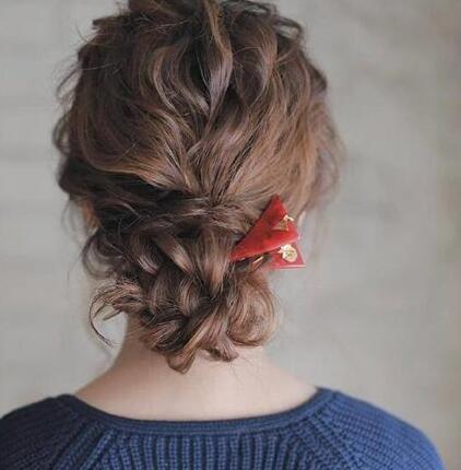 女人过了50岁发型首选烫小卷,50岁女人烫满头小卷