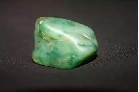 易于和陨石混淆的石头,容易混淆的玉石