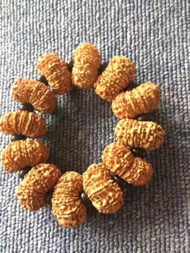 金刚菩提子纹路里面有小孔正常吗,金刚菩提啥样的纹路才是顶级的