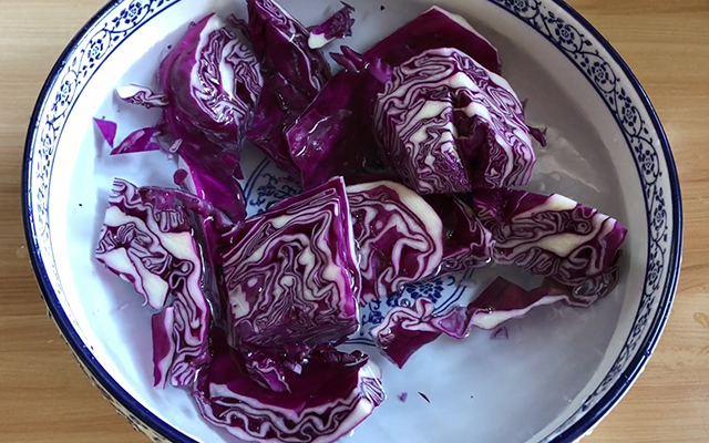 紫甘蓝这样做清脆爽口入味又解腻,紫甘蓝最好吃的做法最简单