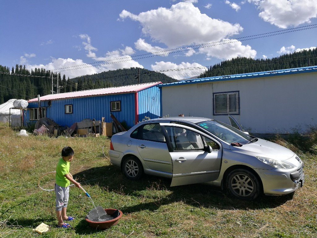 *疆新**蒙古包旅店老板,看他一天的收入多少,一个月就抵我一年工资