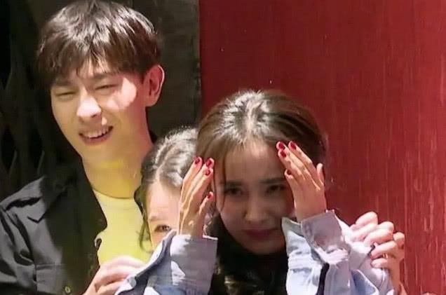 杨幂一撩一个准，示好邓伦却被骂，网友：离婚了就没有恋爱自由？