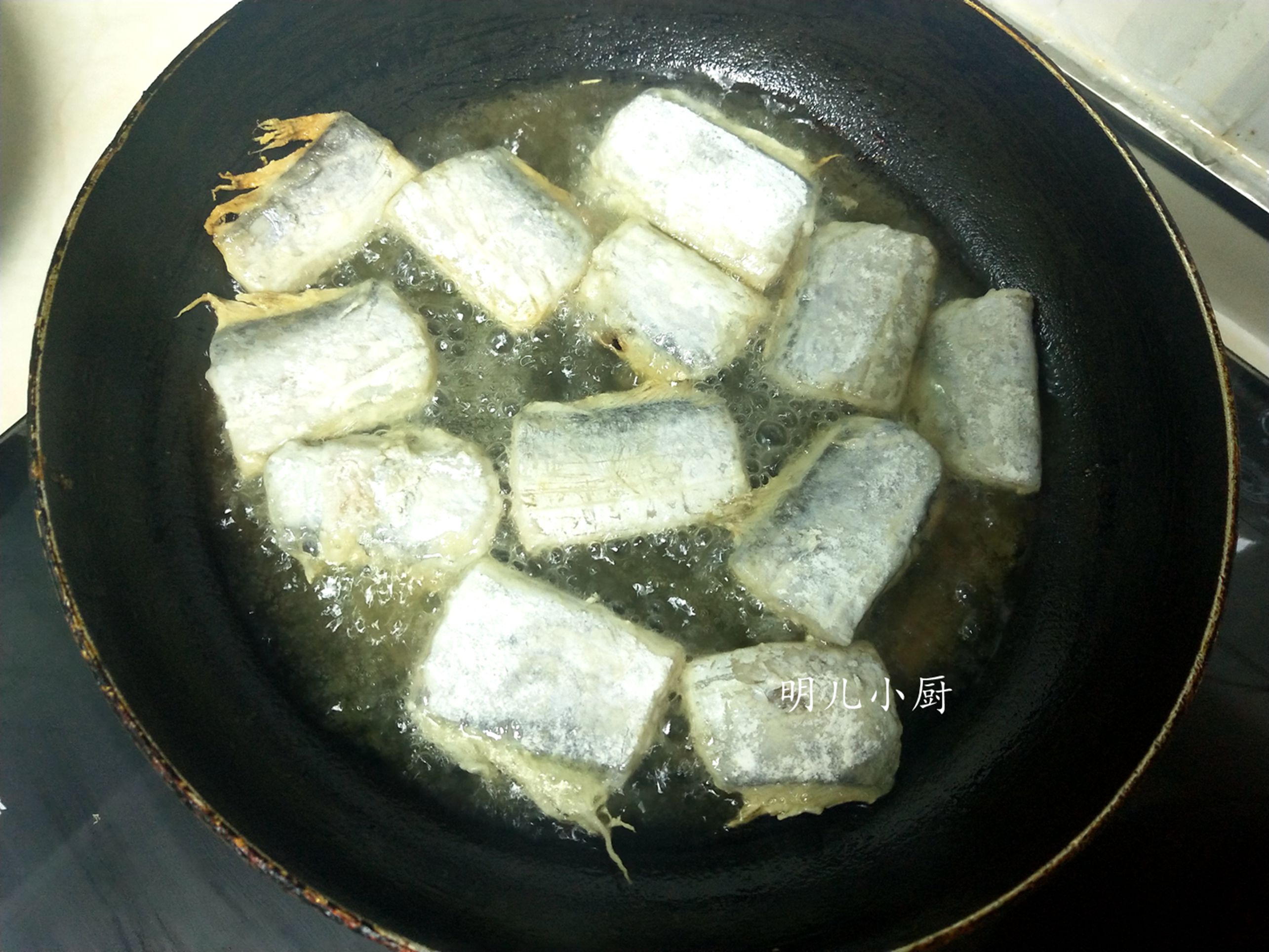 炸带鱼段怎么炸香酥脆好吃不粘锅,油炸带鱼不粘锅的方法
