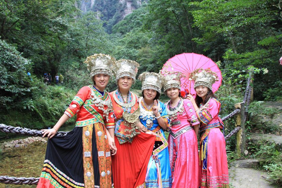 张家界和凤凰古城4天3晚游旅游团,张家界凤凰古城跟团还是自驾游