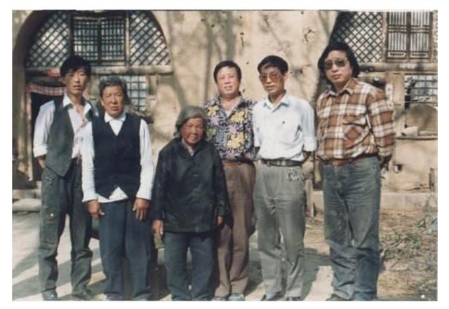 路遥谈贾平凹哭了,贾平凹评价路遥经济困难