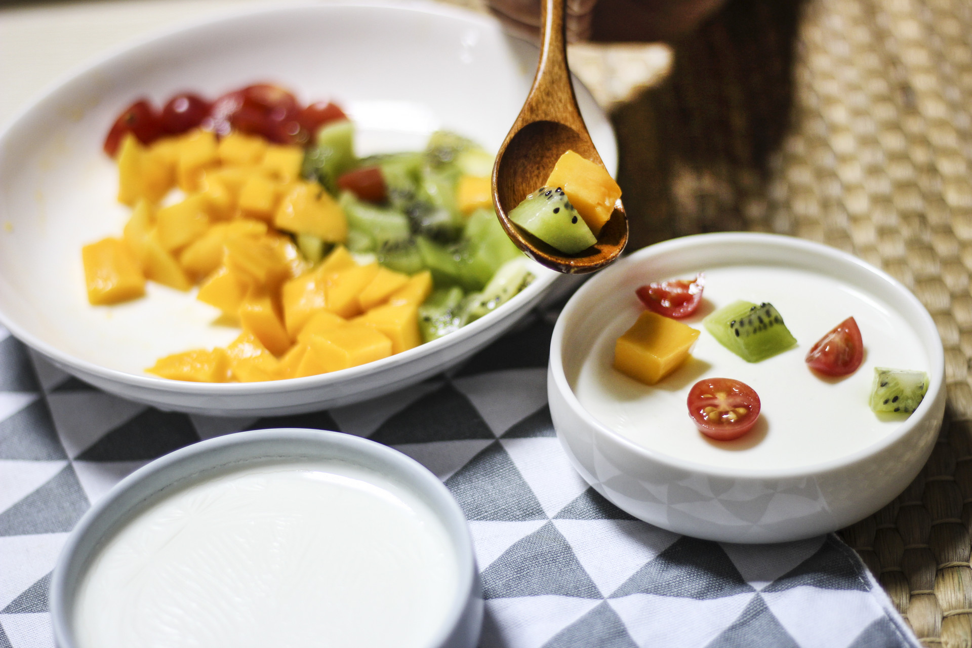 孕期长胎不长肉还饿得快怎么吃,孕期老是饿吃东西控制不住体重