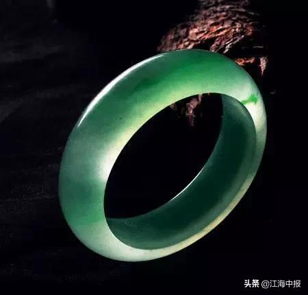 史上最贵的32件天价翡翠图片,史上最贵的翡翠原石