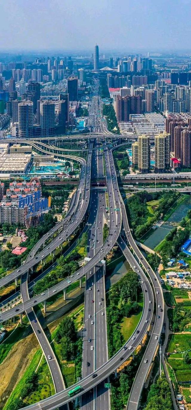 郑州城市建设工程,郑州和武汉城市建设哪个好