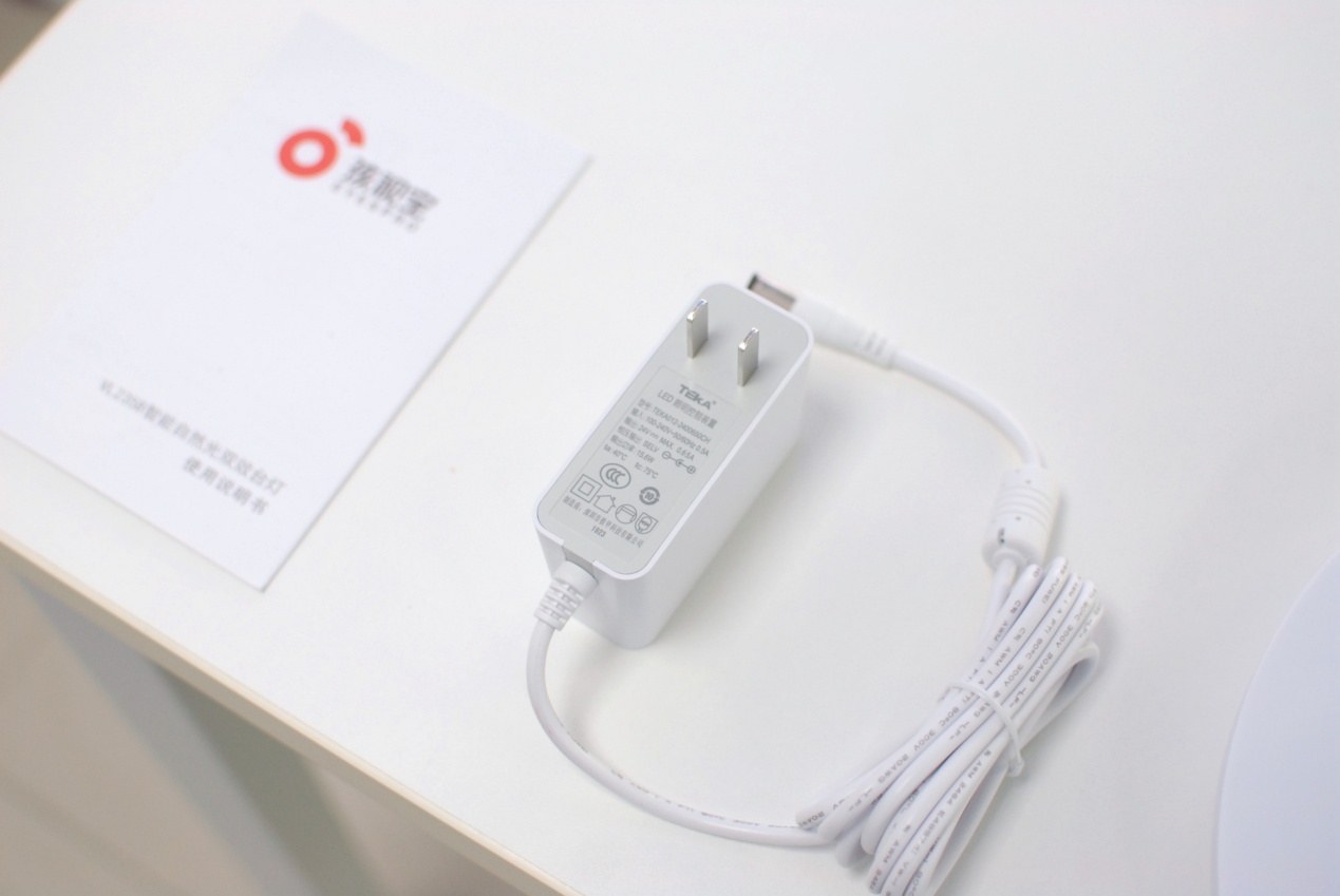 国家A*级A**标准，保护眼睛就选孩视宝全光谱台灯