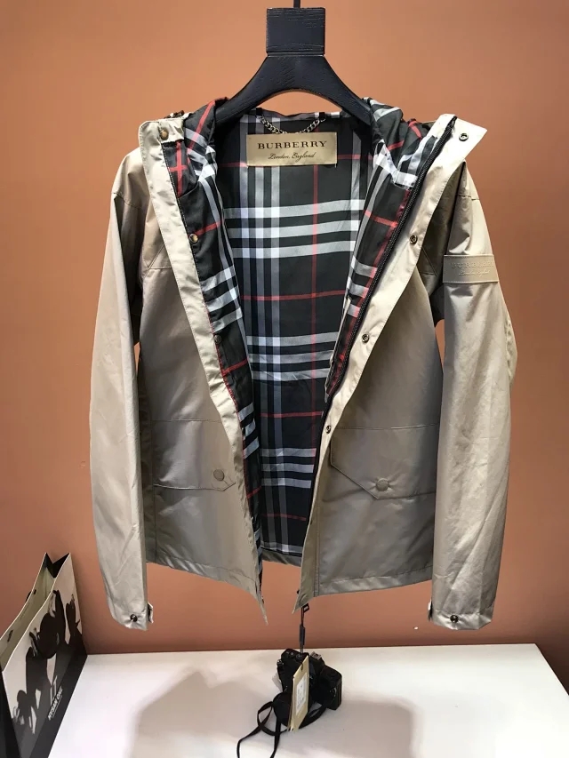 中国人穿巴宝莉风衣,澳门巴宝莉风衣