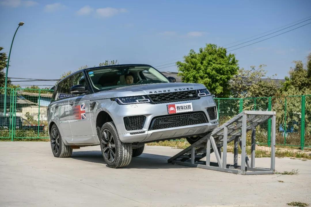 全新一代路虎揽胜运动版外观图,外观优雅酷炫分享路虎揽胜用车