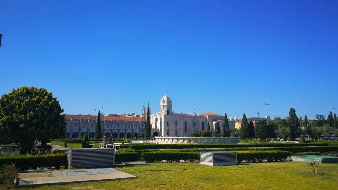 葡萄牙黄金签证中介费,葡萄牙黄金签证历史性回归