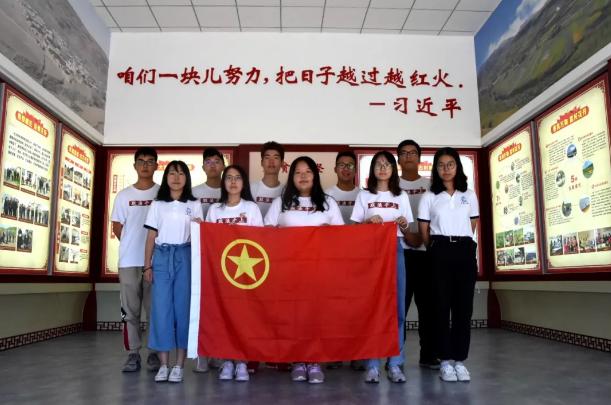 中国*产党共**创办的第一所高等学府，以城市名字命名，孙中山、毛*东泽**直接关怀！