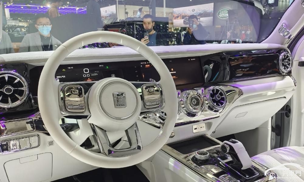 订单加价两万？30万的赛博版坦克300真的香吗？