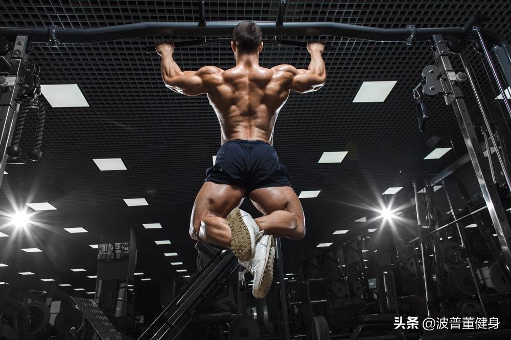 倒三角身材背部训练教程,怎样迅速练出倒三角形身材