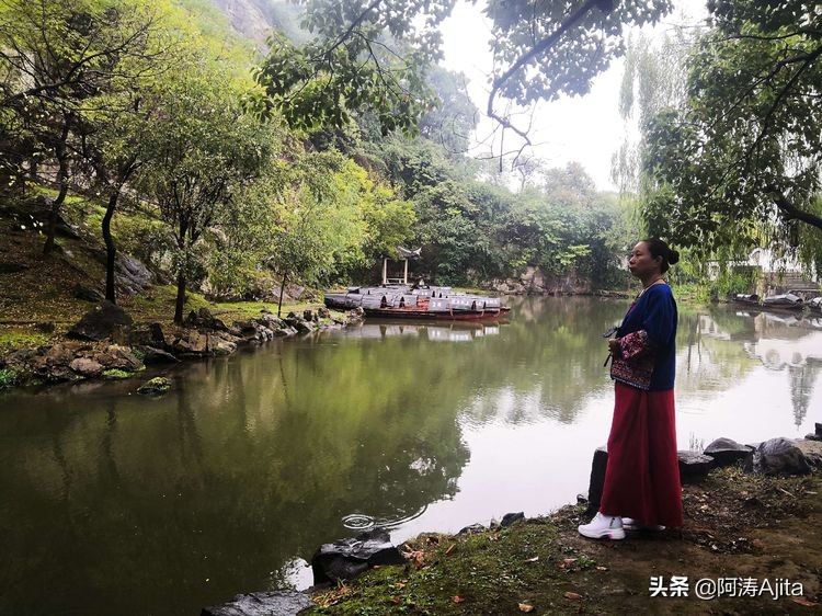 勿谓湖小，天在其中：绍兴东湖