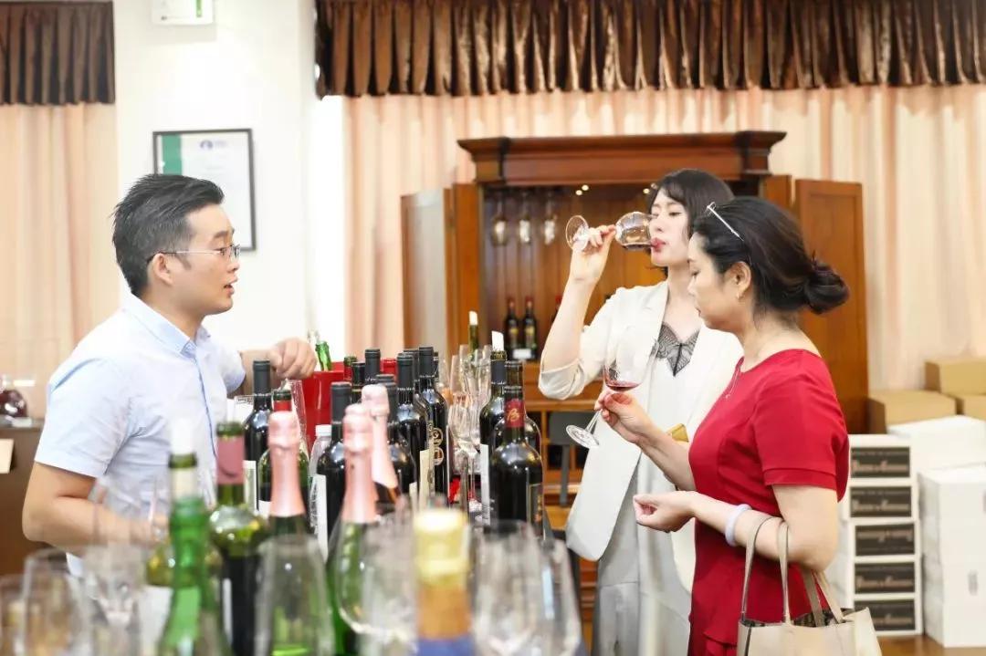 凯里蝴蝶谷 新店开业 帝诗卡特全球优品惊喜来袭