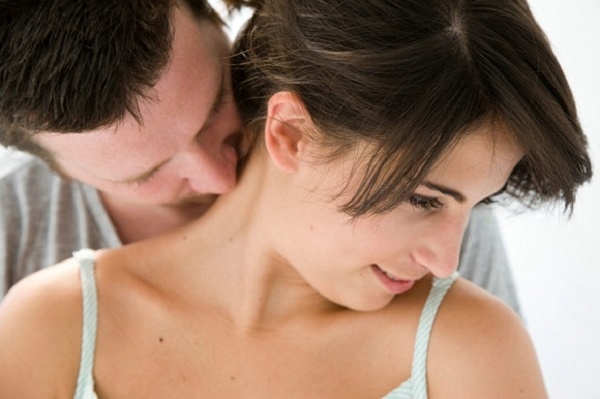 两*生活性**中,亲吻女人的4个“地方”,她会瘫软在你怀里