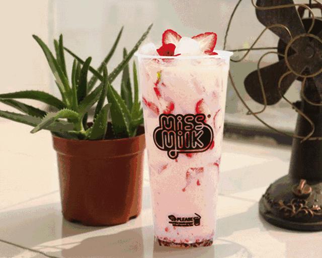 尝一口甜酸奶,尝一口酸奶